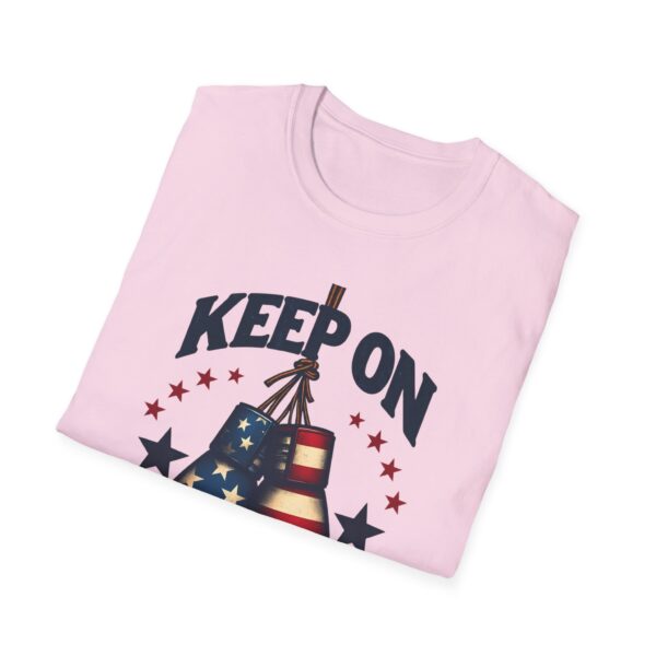 Vintage Look Boxing Gloves Keep On Fighting Patriotic T-Shirt USA Stars Stripes