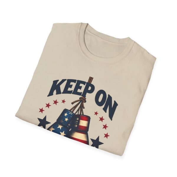 Vintage Look Boxing Gloves Keep On Fighting Patriotic T-Shirt USA Stars Stripes