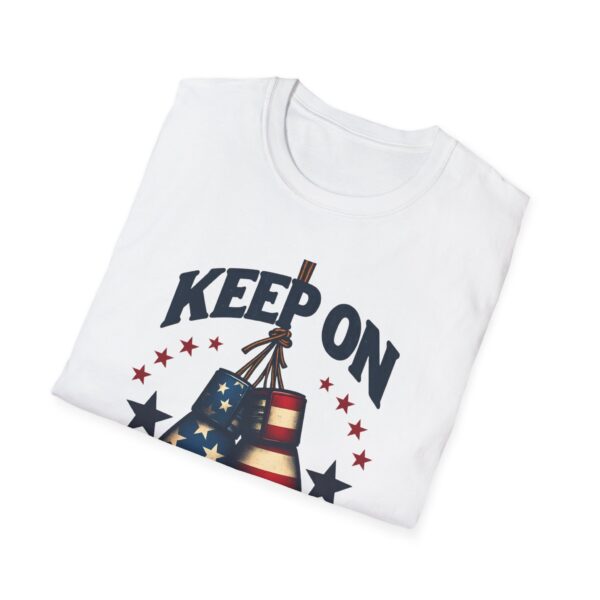 Vintage Look Boxing Gloves Keep On Fighting Patriotic T-Shirt USA Stars Stripes